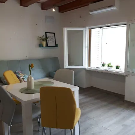 Fina M Apartment Kali